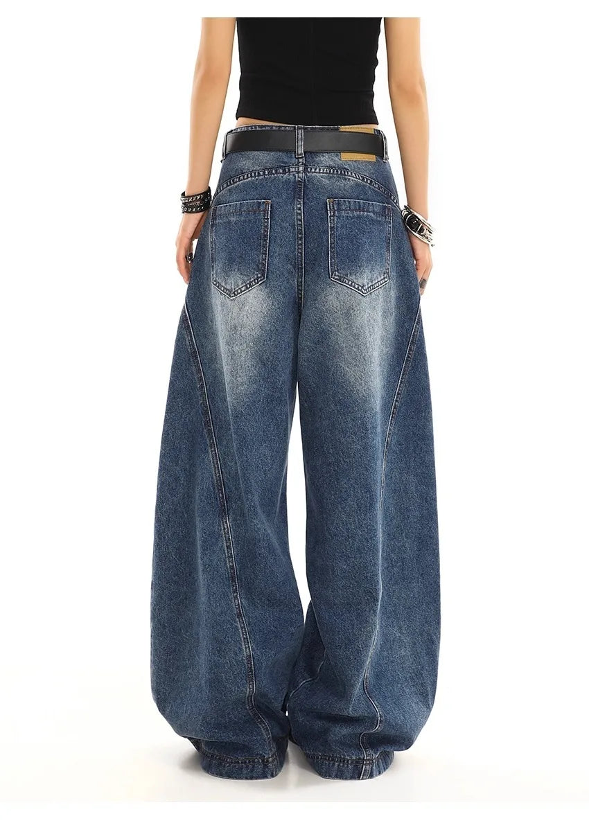 Scimitar-cut three-dimensional wide-leg jeans