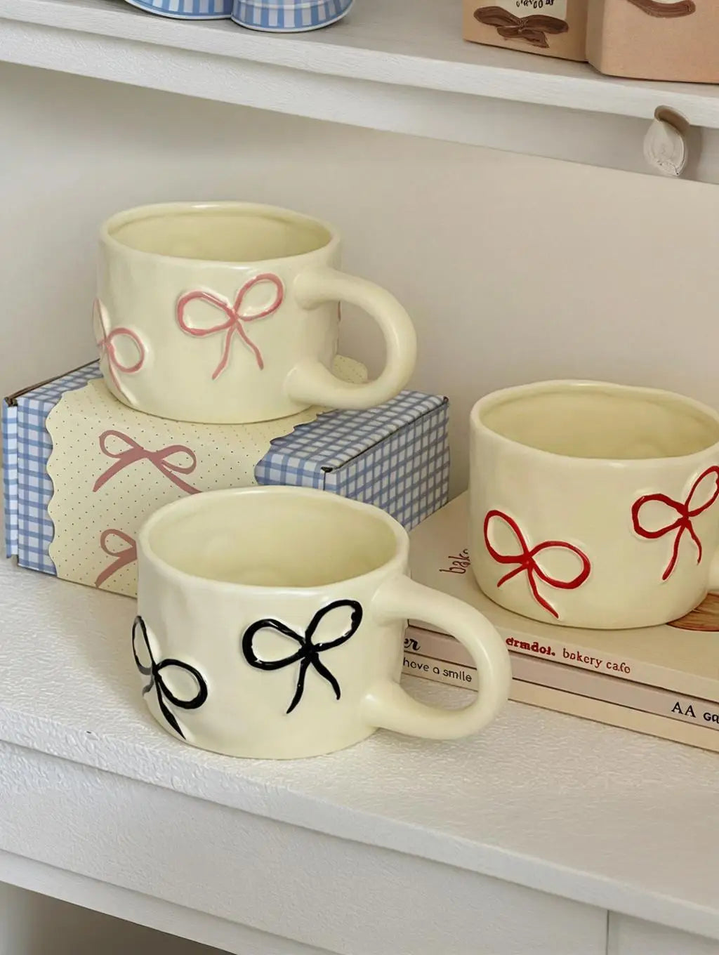 Bow shaped mug