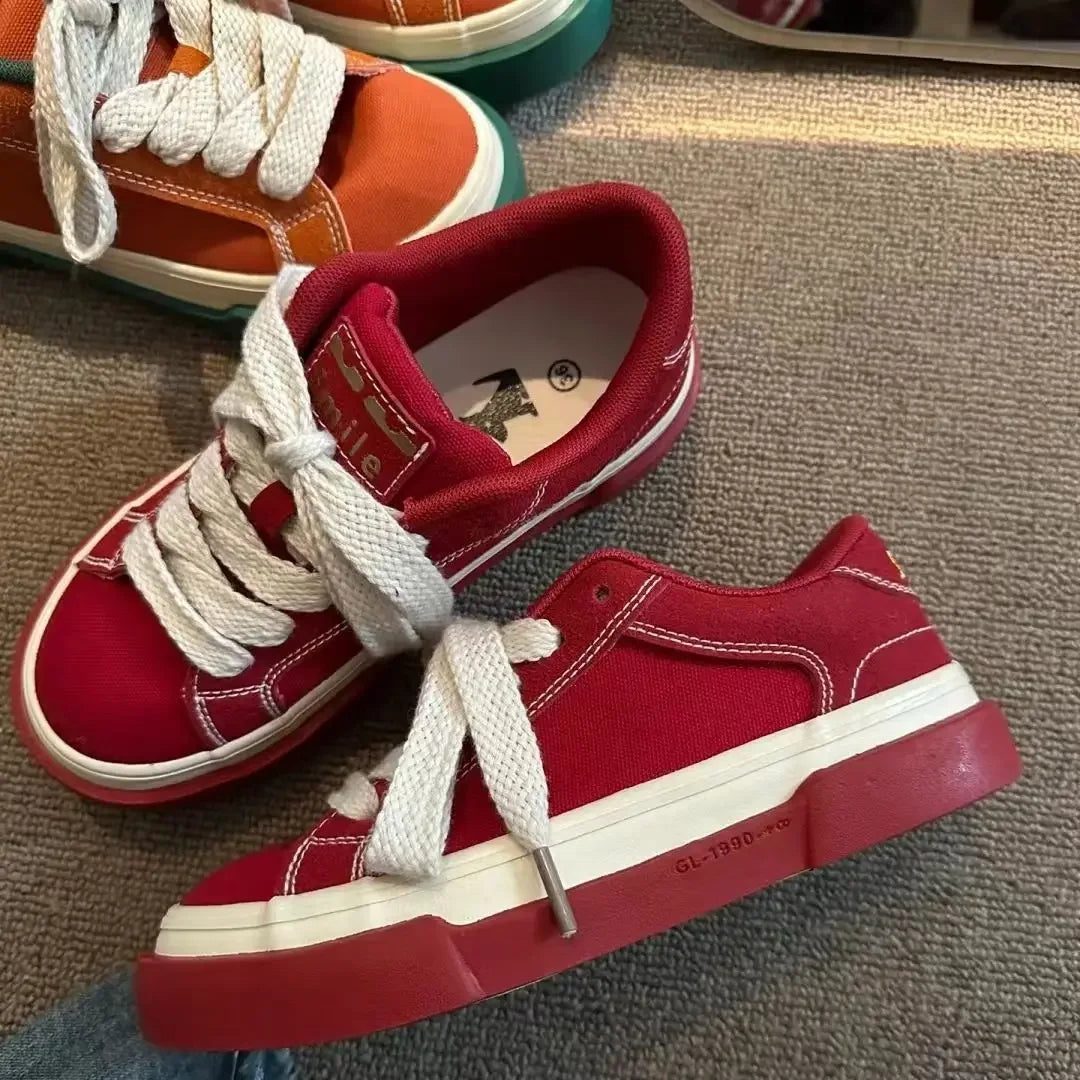 Vintage Red Canvas Low-top jogging Sneakers Casual Letter Embroidery Skateboard Shoes Students Flat outdoor trainers