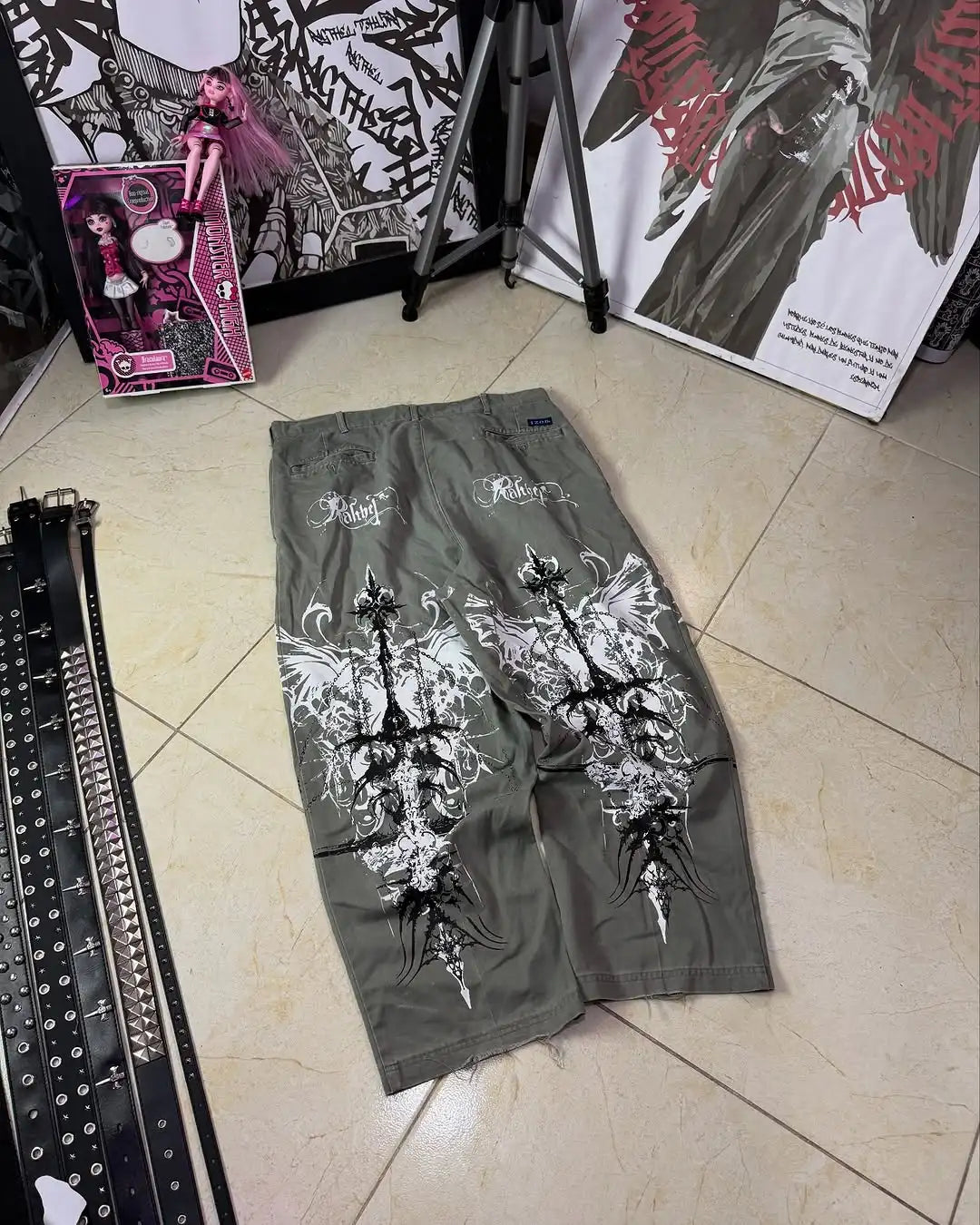 Y2K Goth Streetwear Cargo Pants Beige Wide Leg Trousers with Red Floral Graffiti Print Loose Fit Casual Punk Hip Hop Bottoms