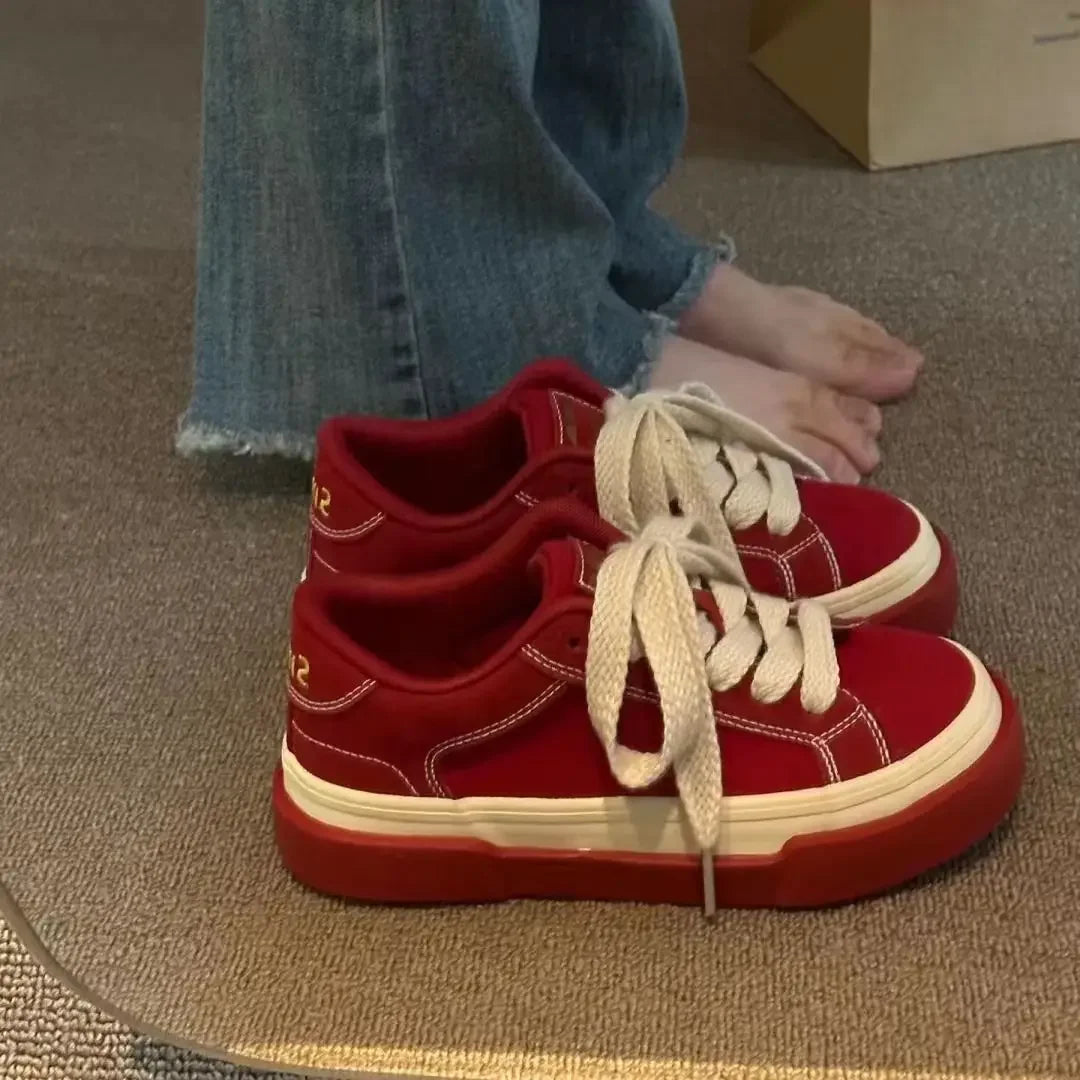 Vintage Red Canvas Low-top jogging Sneakers Casual Letter Embroidery Skateboard Shoes Students Flat outdoor trainers