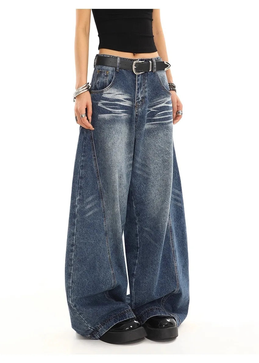 Scimitar-cut three-dimensional wide-leg jeans