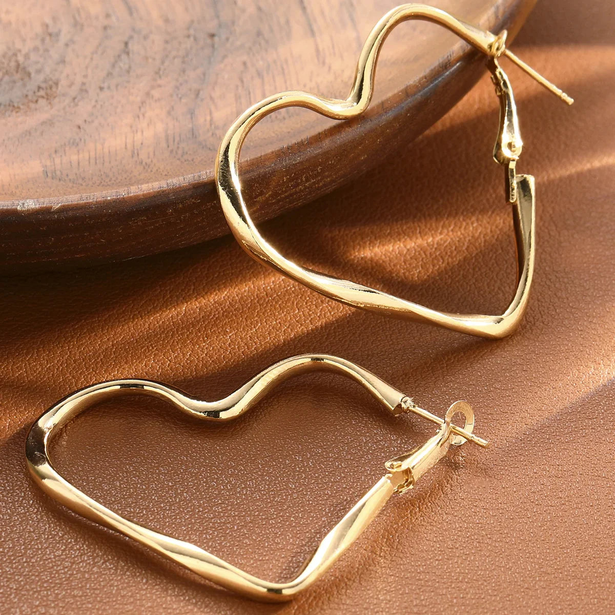Trendy 1Pair Lovely Personality Exaggerated Hollow Heart Design Earring Cuff