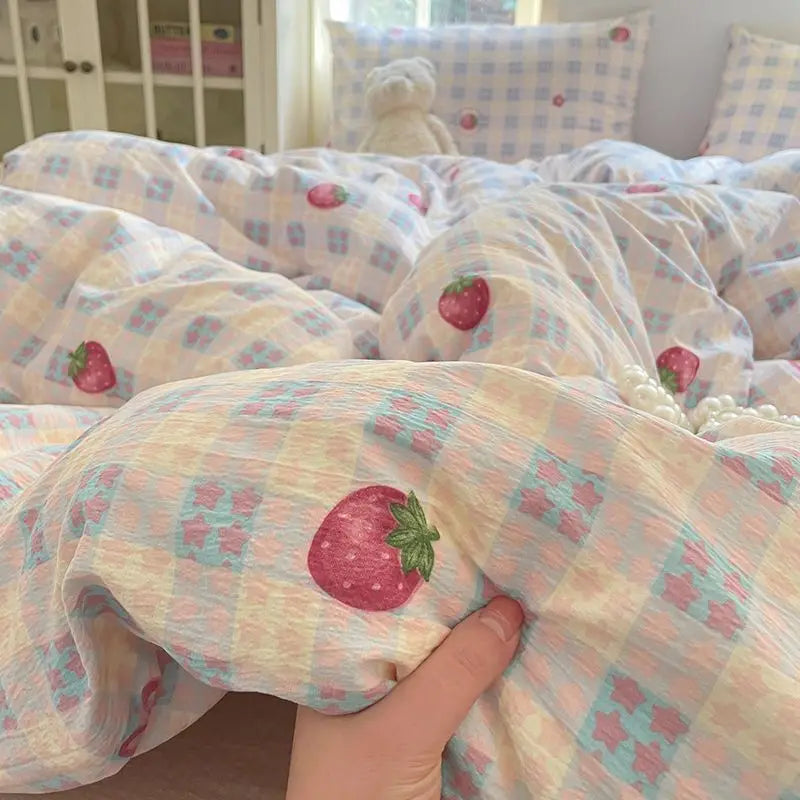 Ins Girls Strawberry Bedding Sets Queen Size Bed Sheet Set Duvet Cover Set With Pillowcase No Filling