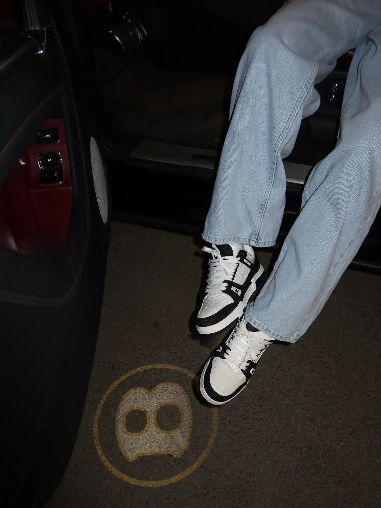 Embroidered ripped jeans