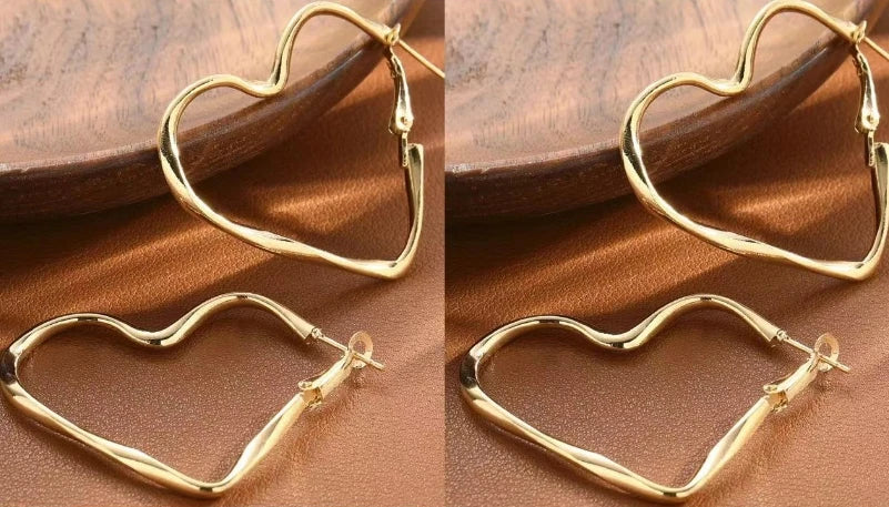 Trendy 1Pair Lovely Personality Exaggerated Hollow Heart Design Earring Cuff