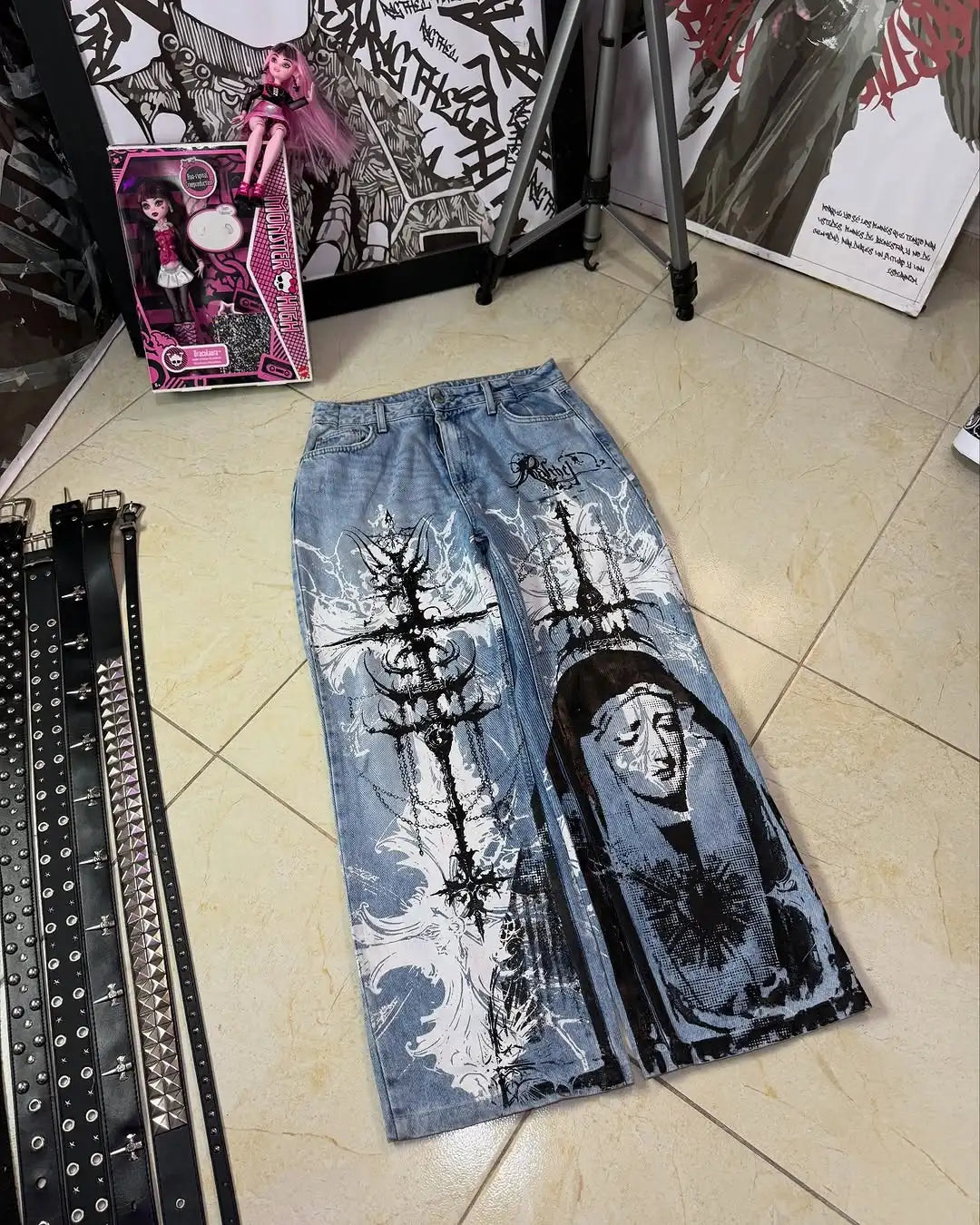 Y2K Goth Streetwear Cargo Pants Beige Wide Leg Trousers with Red Floral Graffiti Print Loose Fit Casual Punk Hip Hop Bottoms