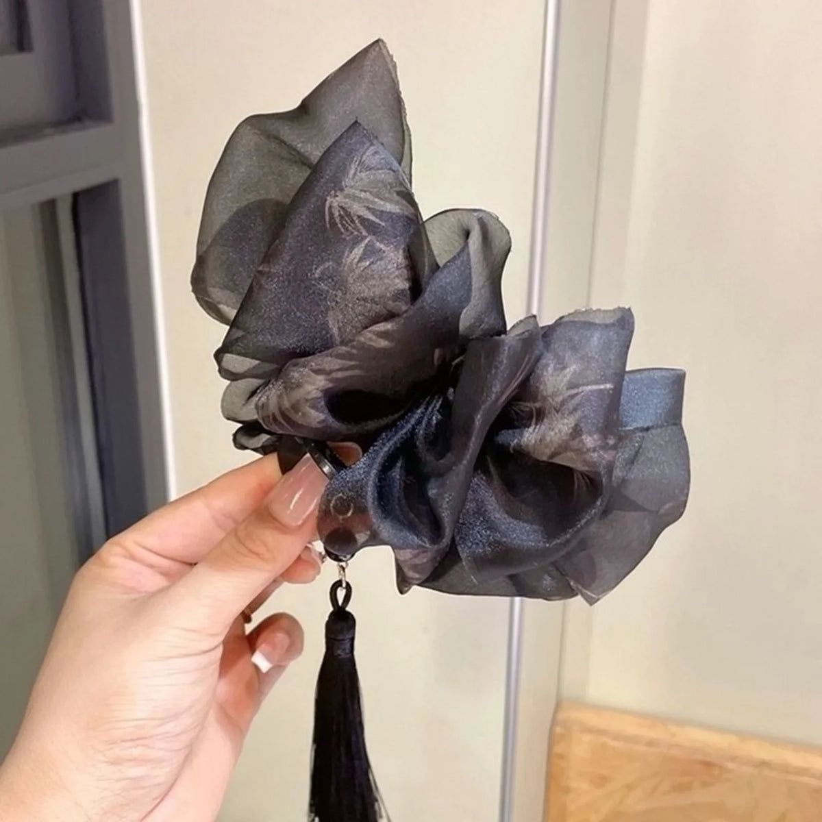 Vintage Chinese Style Tassel Hair Claw Ink Wash Gauze Shark Gripper