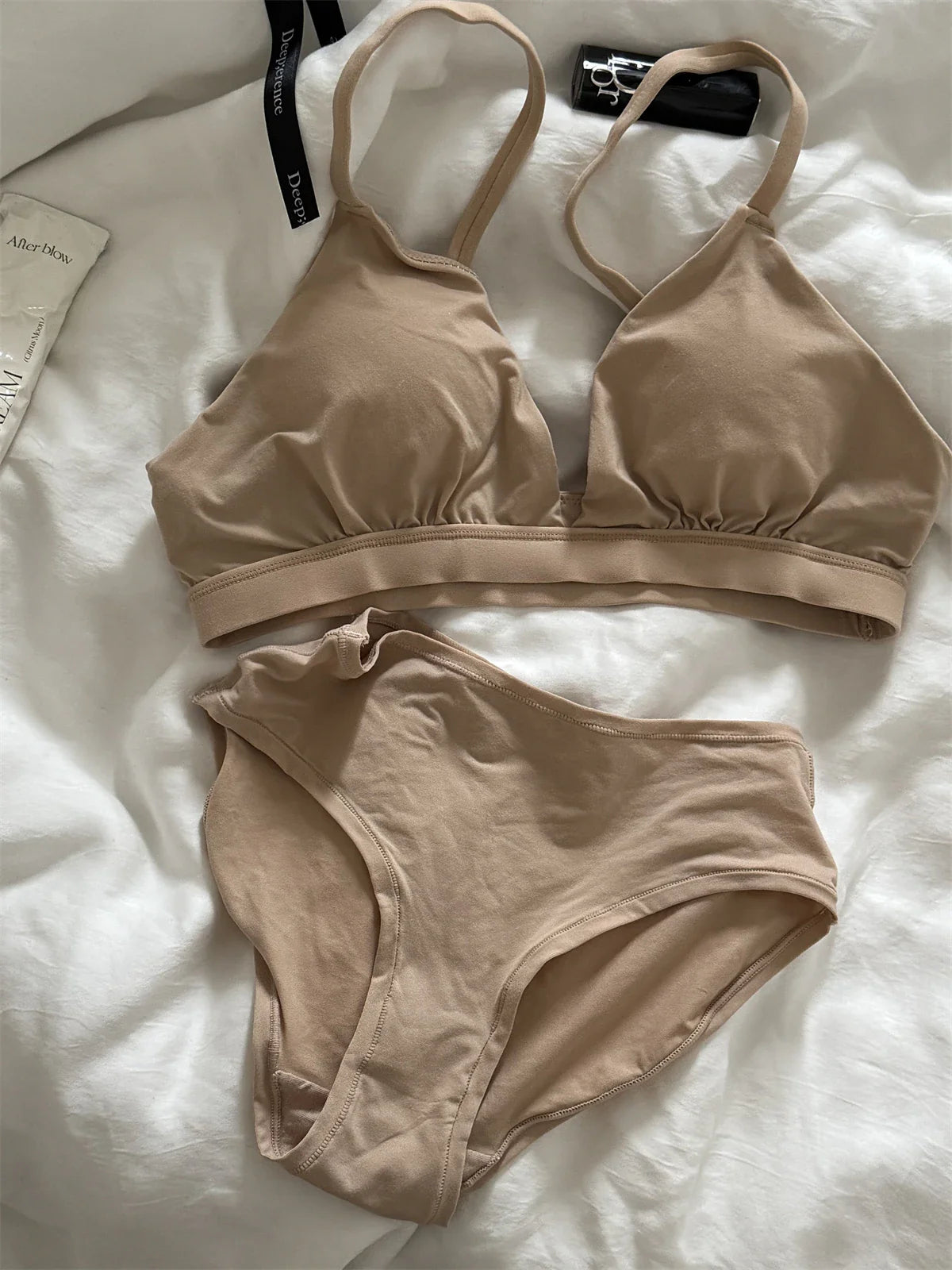 Seamless non-underwire lingerie with breifs suit ladies bra support thin comfortable elastic sports daily bra Set