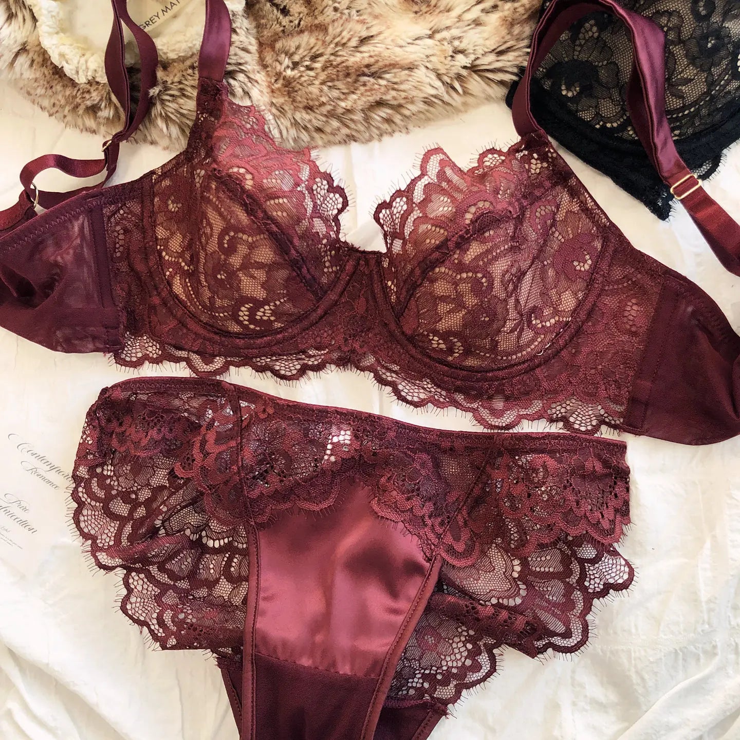 Sexy Lace Lightweight Push-Up Soft Underwire Bra Set
