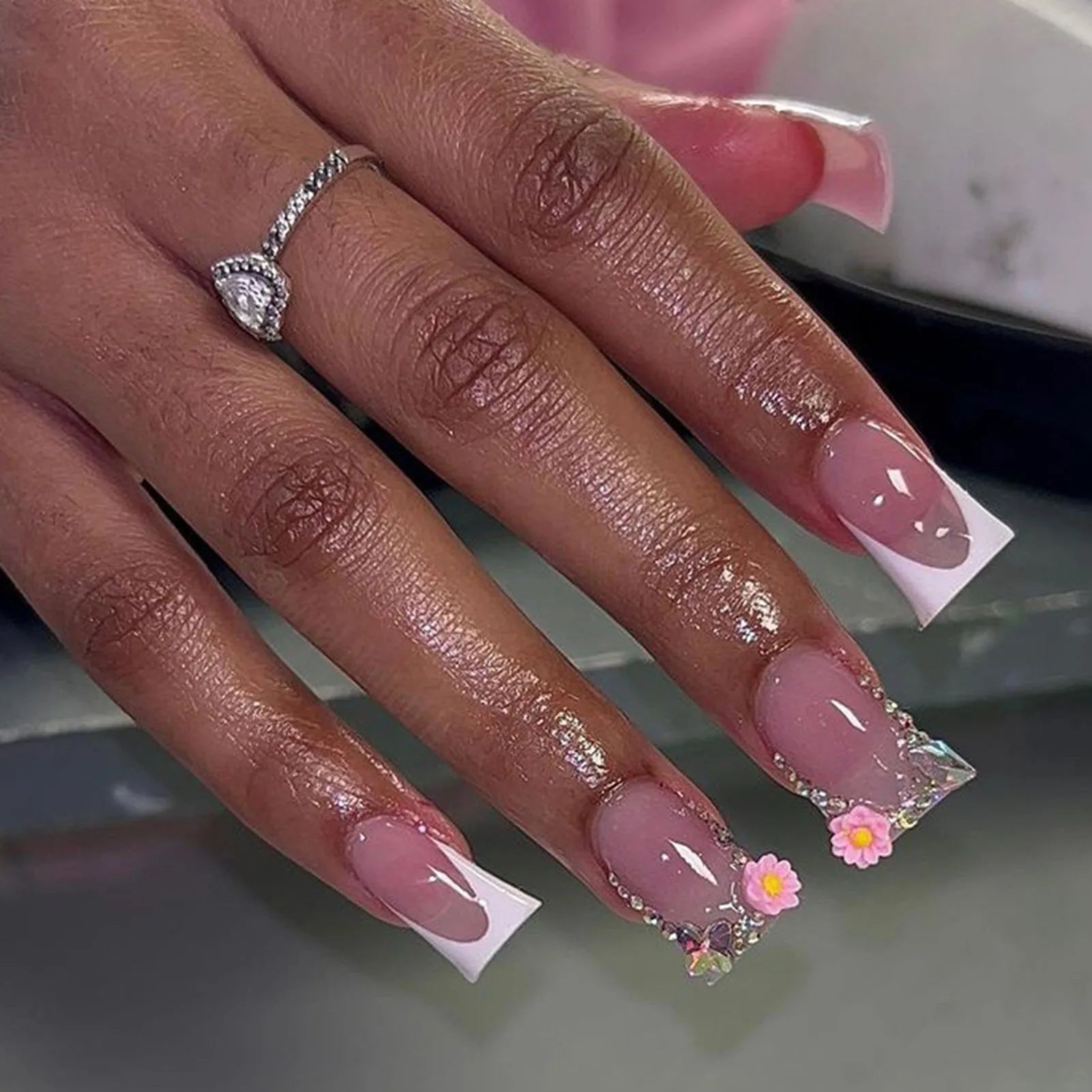 24pcs Duckbill Shaped Fake Nails Gold Butterfly Rhinestone Design False Nail Tips Wearable Full Cover French Press on Nails