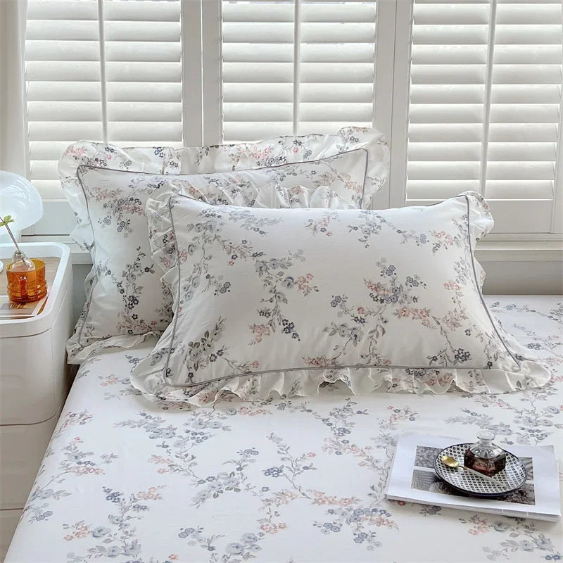 A pair of cotton printed pillowcases with ruffled edges, garden body pillowcases, bed pillowcases
