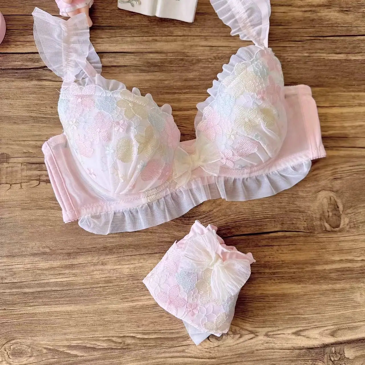 Super-beautiful sunflower lingerie embroidery three-color thin cup college students teenage girls bra Set