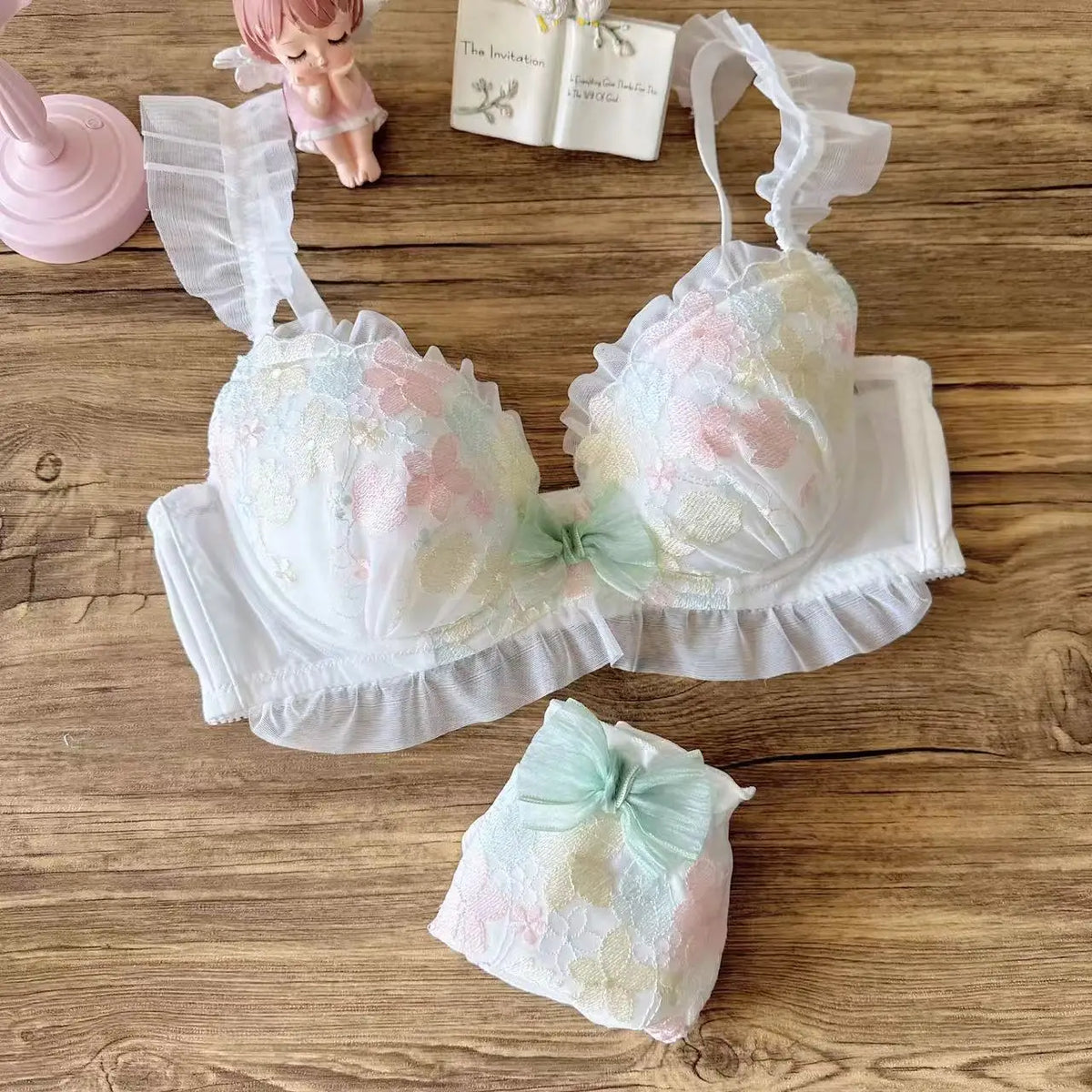 Super-beautiful sunflower lingerie embroidery three-color thin cup college students teenage girls bra Set