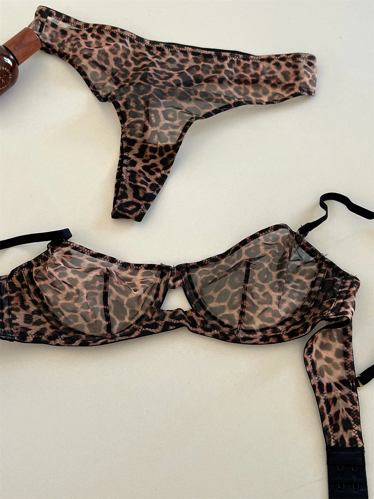 Ultra-thin models of large breasts Underwear