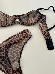 Ultra-thin models of large breasts Underwear