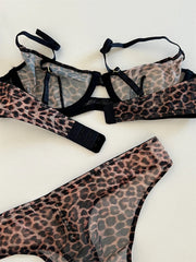 Ultra-thin models of large breasts Underwear