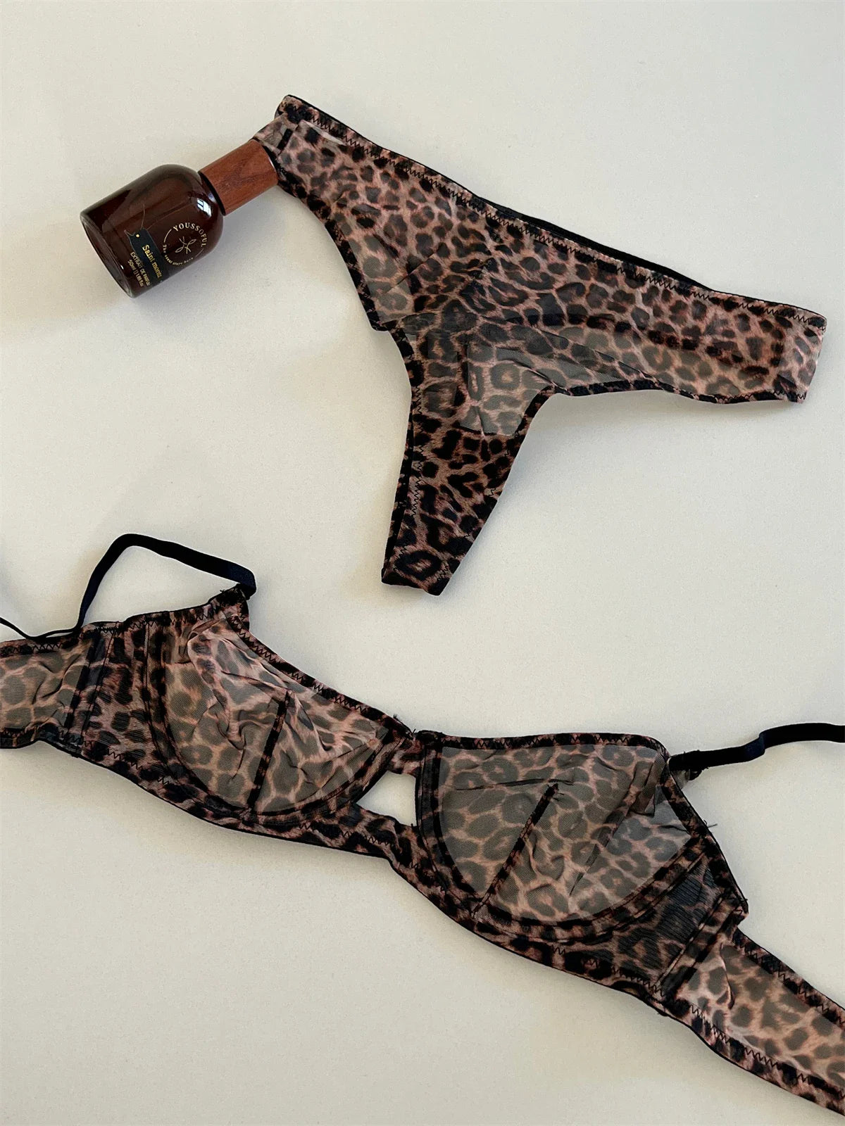 Ultra-thin models of large breasts Underwear