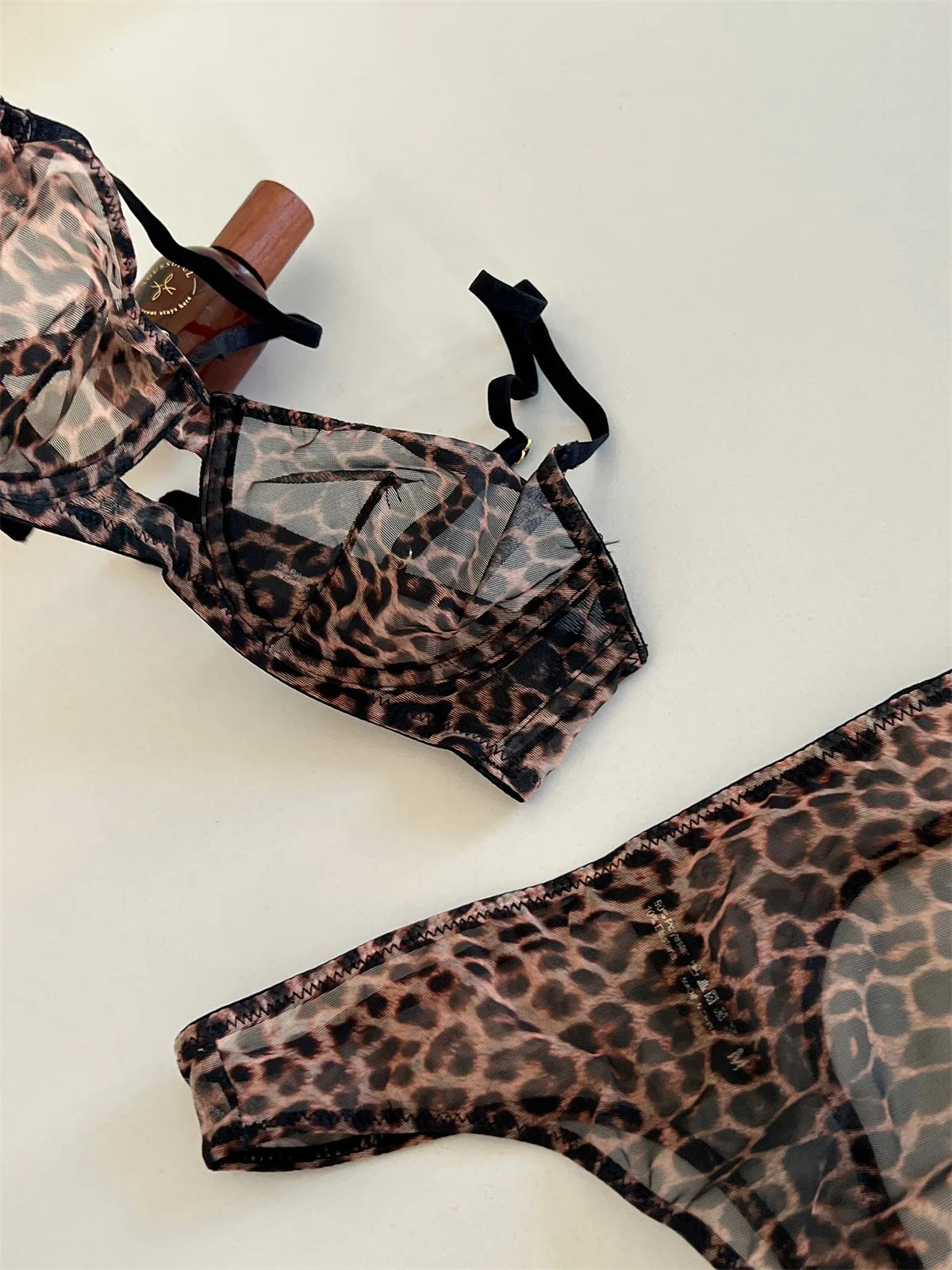 Ultra-thin models of large breasts Underwear