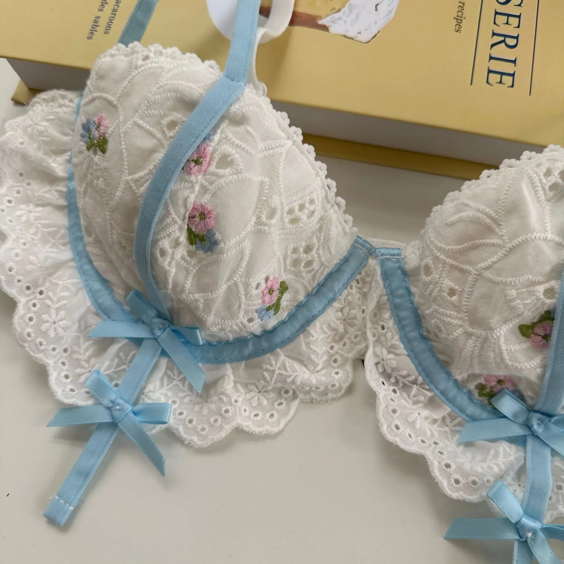Winter embroidery cotton lingerie with underpants suit women large size soft steel ring bra Underwear